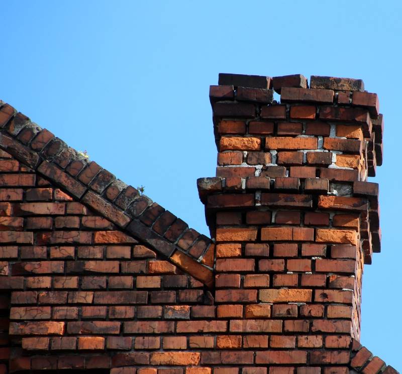 Damaged chimney on an Hermosa Beach home showing cracks and missing mortar